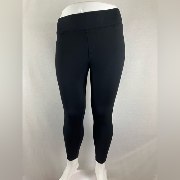Torrid Black Pixie Pant - Picture 1 of 8